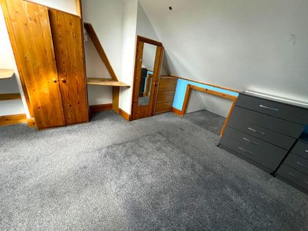 4 bedroom semi-detached house to rent - Photo 2