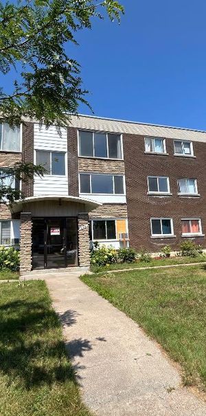 All new renovated 4 1/2 apartment for rent - Photo 1