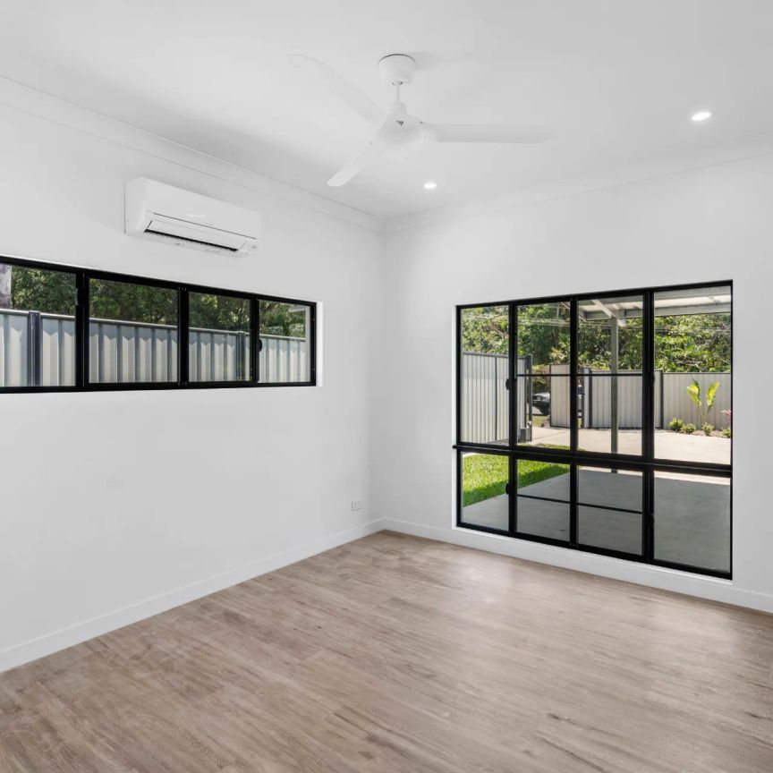Modern 4-Bedroom Family Home – Clifton Beach - Photo 1
