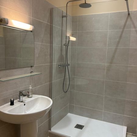Location Appartement 3 pièces 66m² NICE 06000 - Photo 4