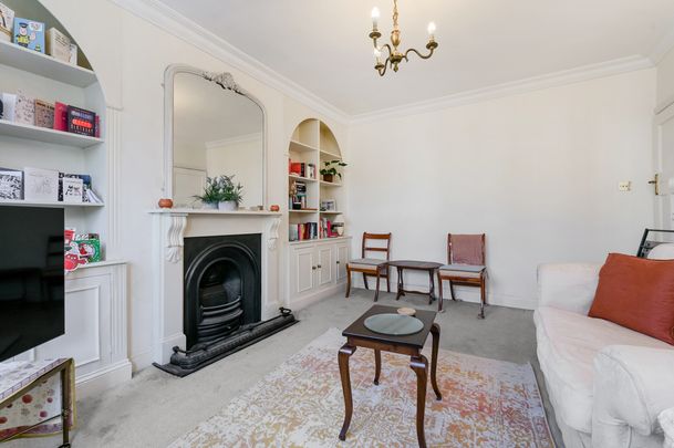 Gloucester Court, TW9, London - Photo 1