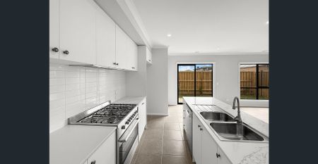 🏡 Brand New 4-Bedroom House in Thornhill Park - Photo 2