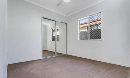 Stylish Family Sanctuary with Modern Comforts – A Must-See in Park Ridge! - Photo 5