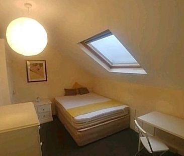 4 Bed - 9 Wetherby Grove, Burley, Leeds - LS4 2JH - Student - Photo 6