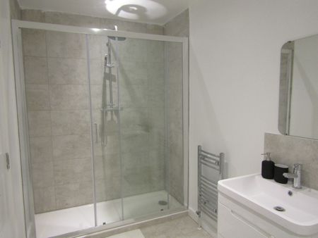 Simples Rooms with a Garden - Photo 5
