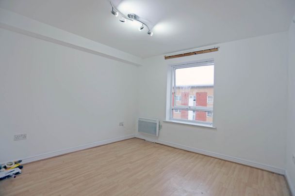 Price £1,750 pcm - Available Now - Unfurnished - Photo 1