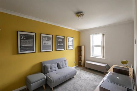 3 bedroom end of terrace house to rent - Photo 3