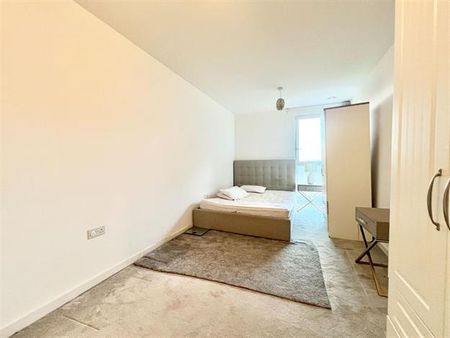 Flat , Chamberlain Court, Ironworks Way, London - Photo 5