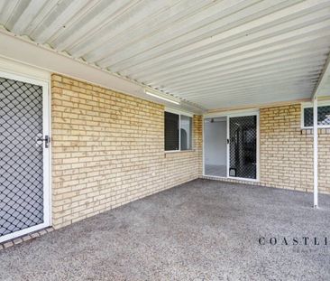 Coastal 3 Bedroom Brick Home - Photo 5