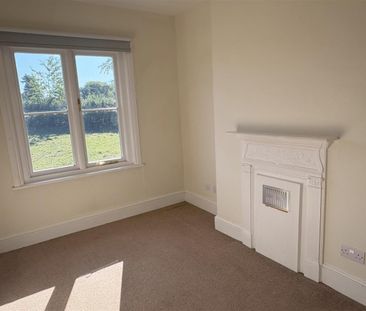 Drake Lane, Dursley - Photo 2