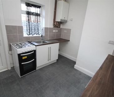 2 bedroom terraced house to rent - Photo 4