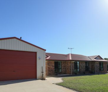 FAMILY HOME WITH SHED - Photo 4