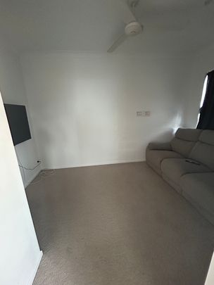 Helensvale - Photo 1