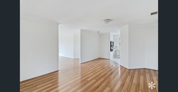 Spacious 5-Bedroom Family Home in the Heart of Willetton - Photo 1