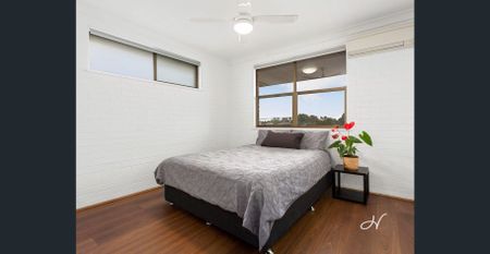 BEACHSIDE LIVING & MODERN CONVENIENCE IN MEREWETHER - Photo 2