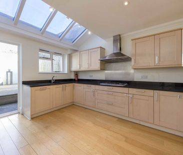 Rothschild Road, W4 5HT, London - Photo 2
