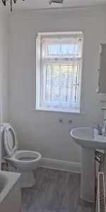 Tudor Square, Hayes, UB3 - Photo 4