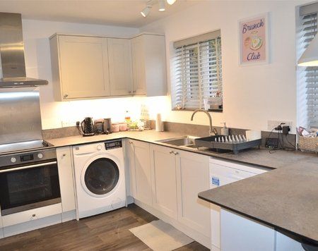 Station Approach, Coulsdon North, Coulsdon, CR5 - Photo 4