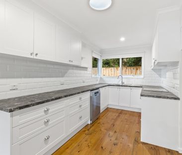 A low maintenance lifestyle brimming with convenience - Photo 3