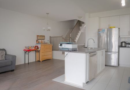 For Lease - 174 HAWKSHAW Crescent, Barrhaven, Ontario - Photo 2