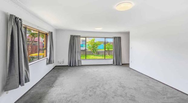 Spacious 2 bedroom home with renovated kitchen and bathroom! - Photo 1