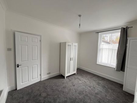 4 bedroom terraced house to rent - Photo 5