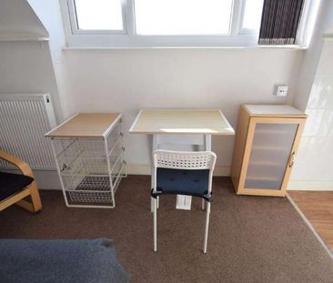 Students - Huge Rooms Available! York Road, Southend On Sea, SS1 - Photo 1