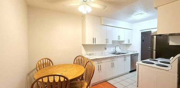 Bright & Spacious 2-Bedroom Suite Prime Location - Photo 2