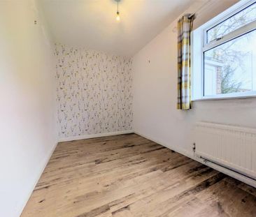 4 bedroom end of terrace house to rent - Photo 6