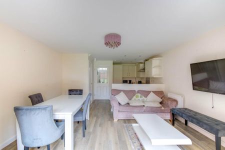 4 bedroom detached house to rent - Photo 3