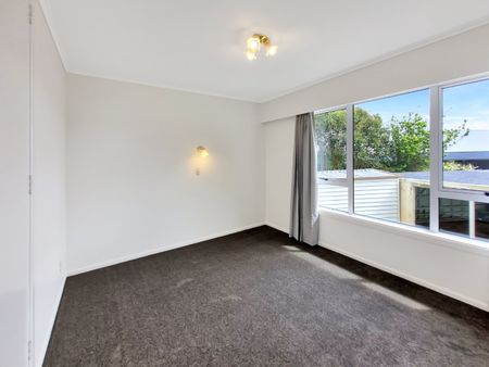 Mt Roskill - 2 Bedrooms with 2 Parking Space - Photo 3