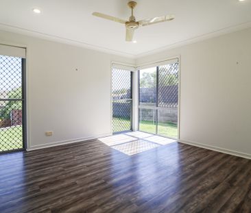 STUNNING HOME WITH ENTERTAINER'S DECK! - Photo 4