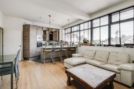 4 bedroom flat to rent - Photo 3