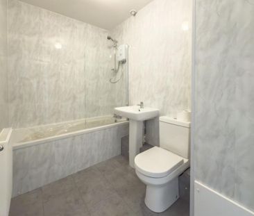 2 bedroom flat to rent - Photo 4