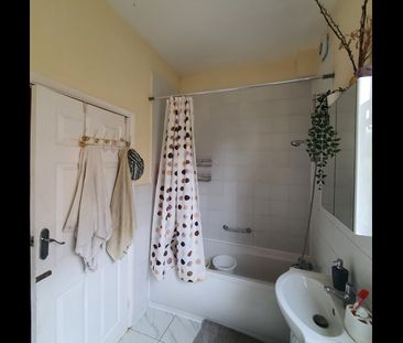 Room in a Shared House, Ashmead Road, SE8 - Photo 3