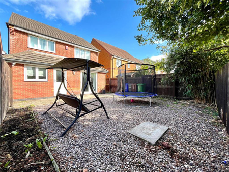 3 bedroom detached house to rent - Photo 2