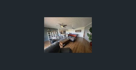 City Living With Three Car Parking Spaces!! - Photo 3