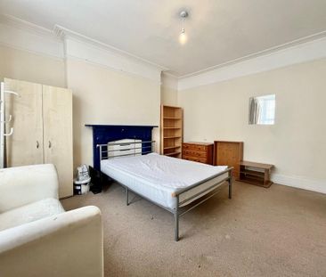 6 bedroom terraced house to rent - Photo 4