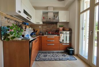 Camera in appartamento in condivisione, solo affitti transitori