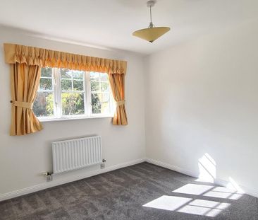 3 bedroom detached bungalow to rent - Photo 3