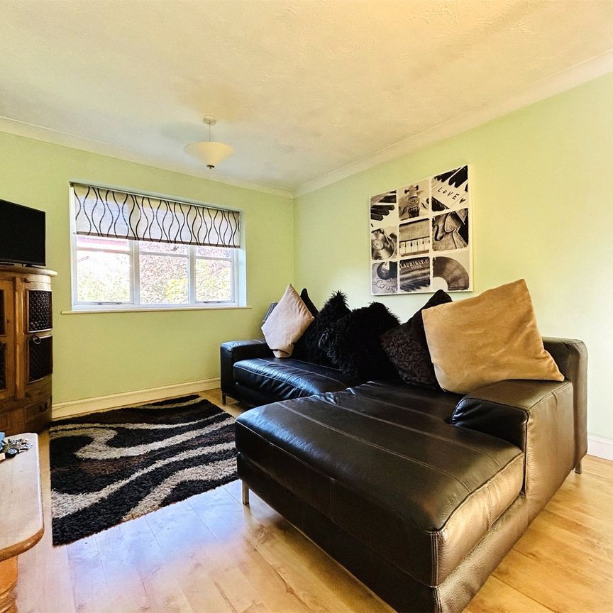 1 bedroom Flat in Walkers Place, Reading - Photo 1