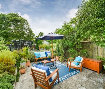Charming 4BR 2 Bath Hokowhitu Home w/ Garden - Photo 6