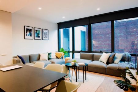 Cool single ensuite bedroom in a 3-bedroom flat, in a residence near University of Melbourne - Photo 4