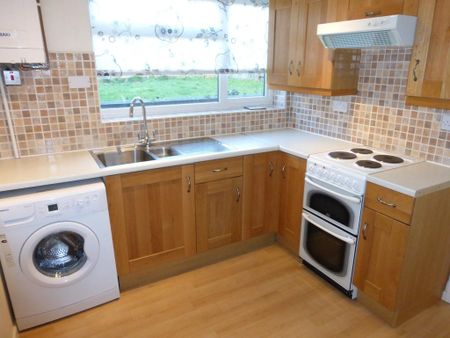 2 bedroom semi-detached house to rent - Photo 3