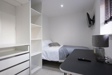 6 bedroom house to rent - Photo 2