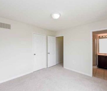 For Lease - 60 Fairwood Circle Unit# 37, Brampton, Ontario - Photo 4