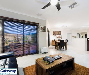 22B Halcyon Way, ATWELL WA 6164 - Photo 3
