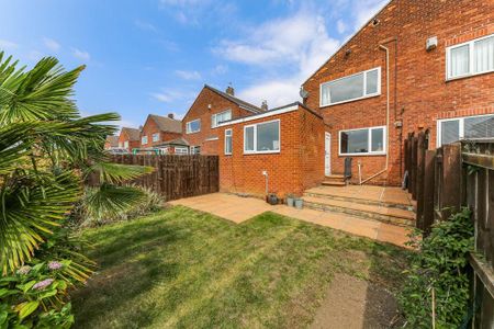 3 bedroom detached house to rent - Photo 3