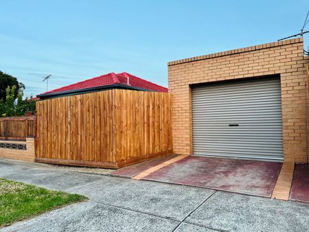 21 Moffat Street, St Albans, VIC 3021 - Photo 3