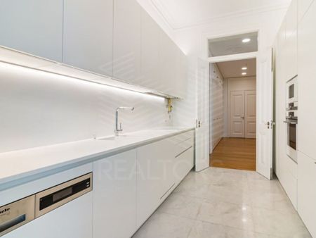 2 room luxury Apartment for rent in Lisbon, Portugal - Photo 2